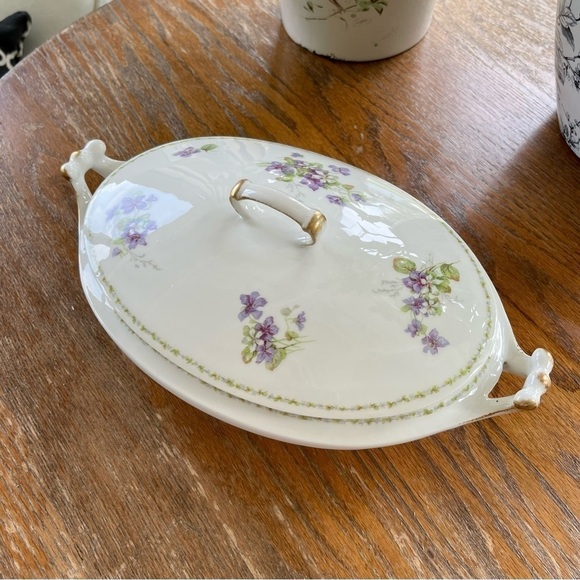 VINTAGE, B&T LIMOGES FRANCE, OVAL SERVING BOWL WITH LID. - Picture 3 of 16